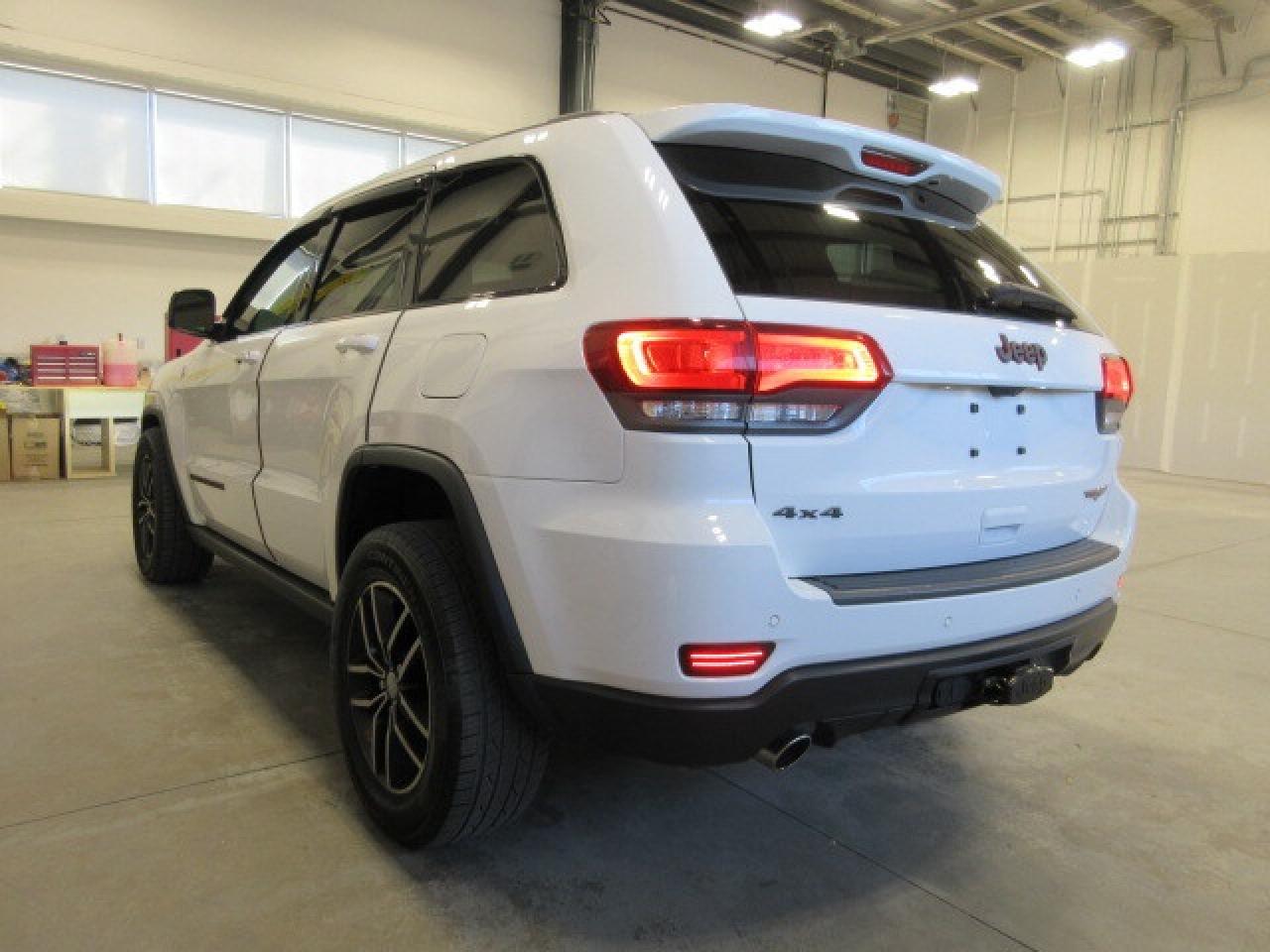 2017 Jeep Grand Cherokee TRAILHAWK 4X4, NAV, ROOF, HTD/COOLED SEATS, 160K! Photo
