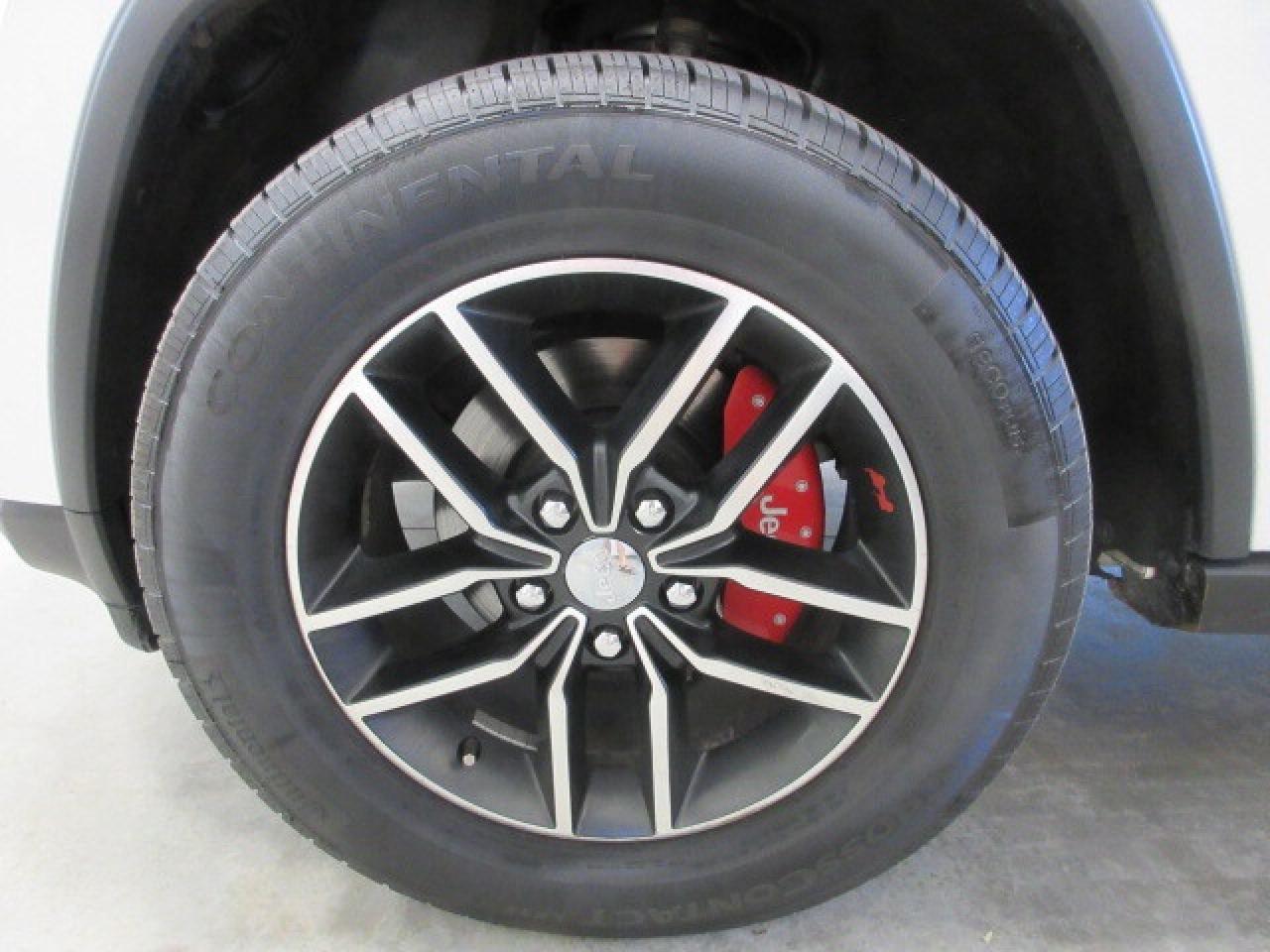 2017 Jeep Grand Cherokee TRAILHAWK 4X4, NAV, ROOF, HTD/COOLED SEATS, 160K! Photo