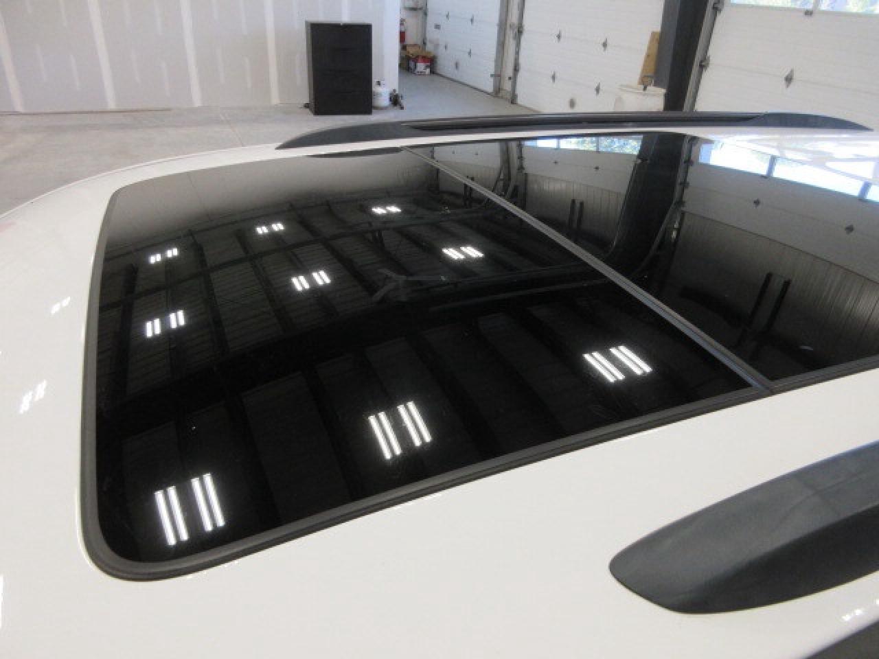 2017 Jeep Grand Cherokee TRAILHAWK 4X4, NAV, ROOF, HTD/COOLED SEATS, 160K! Photo