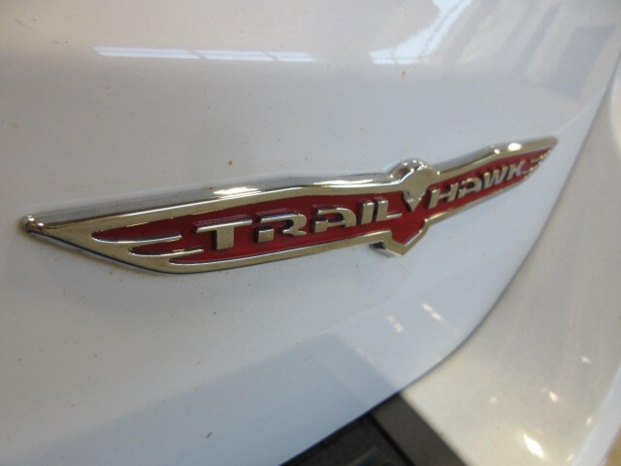 2017 Jeep Grand Cherokee TRAILHAWK 4X4, NAV, ROOF, HTD/COOLED SEATS, 160K! Photo