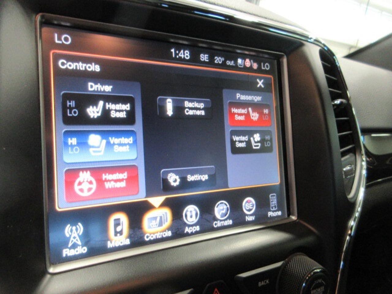 2017 Jeep Grand Cherokee TRAILHAWK 4X4, NAV, ROOF, HTD/COOLED SEATS, 160K! Photo