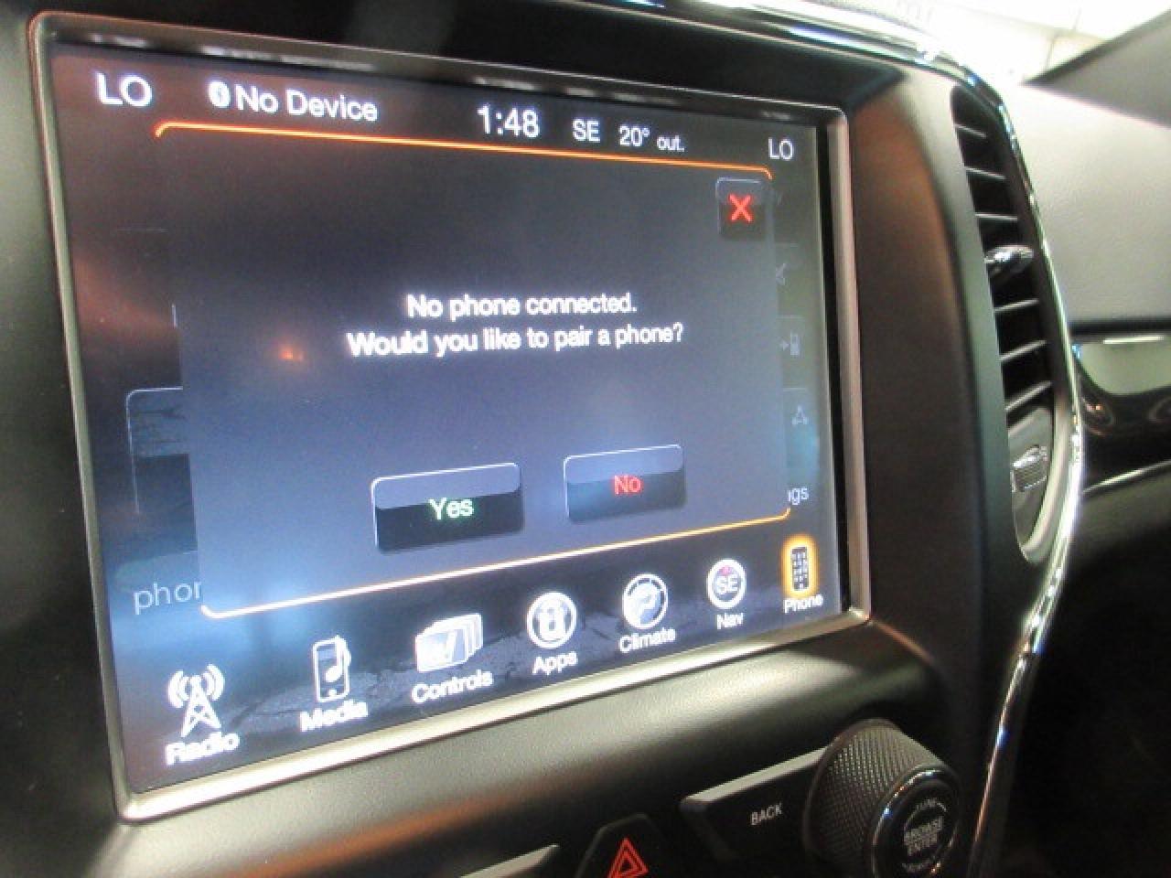 2017 Jeep Grand Cherokee TRAILHAWK 4X4, NAV, ROOF, HTD/COOLED SEATS, 160K! Photo