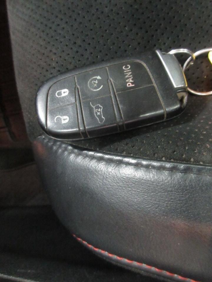 2017 Jeep Grand Cherokee TRAILHAWK 4X4, NAV, ROOF, HTD/COOLED SEATS, 160K! Photo