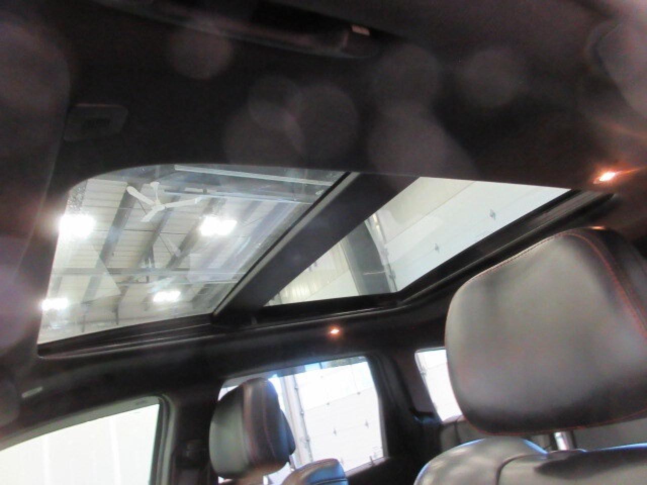 2017 Jeep Grand Cherokee TRAILHAWK 4X4, NAV, ROOF, HTD/COOLED SEATS, 160K! Photo