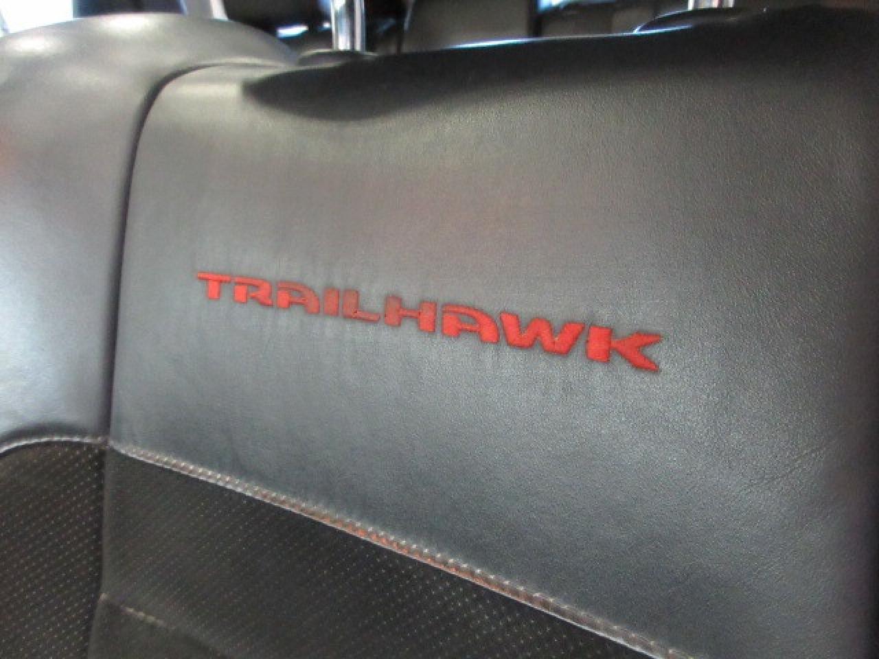 2017 Jeep Grand Cherokee TRAILHAWK 4X4, NAV, ROOF, HTD/COOLED SEATS, 160K! Photo