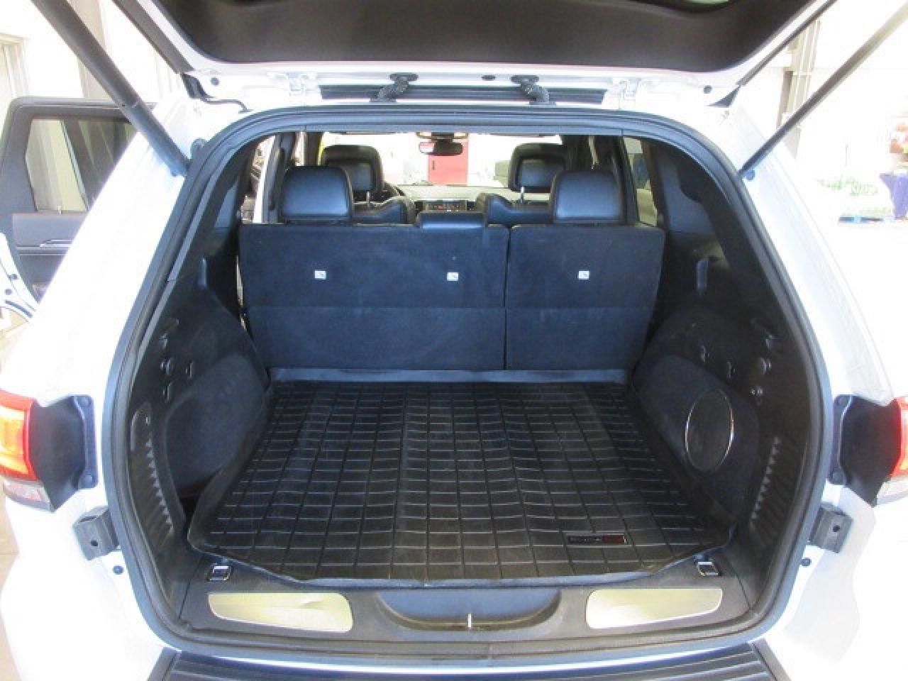 2017 Jeep Grand Cherokee TRAILHAWK 4X4, NAV, ROOF, HTD/COOLED SEATS, 160K! Photo