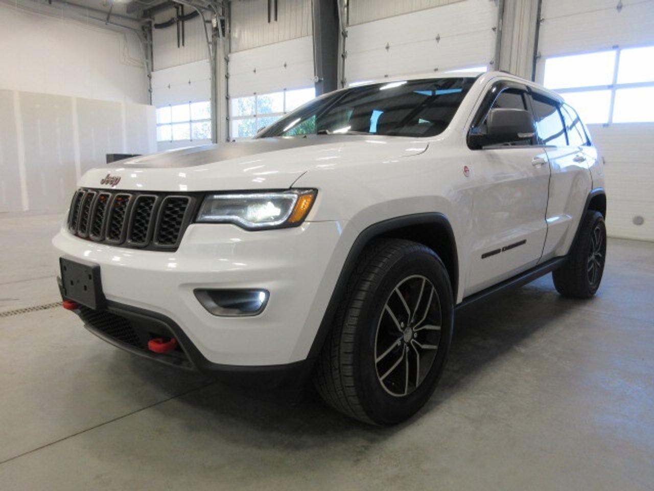 2017 Jeep Grand Cherokee TRAILHAWK 4X4, NAV, ROOF, HTD/COOLED SEATS, 160K! Photo3