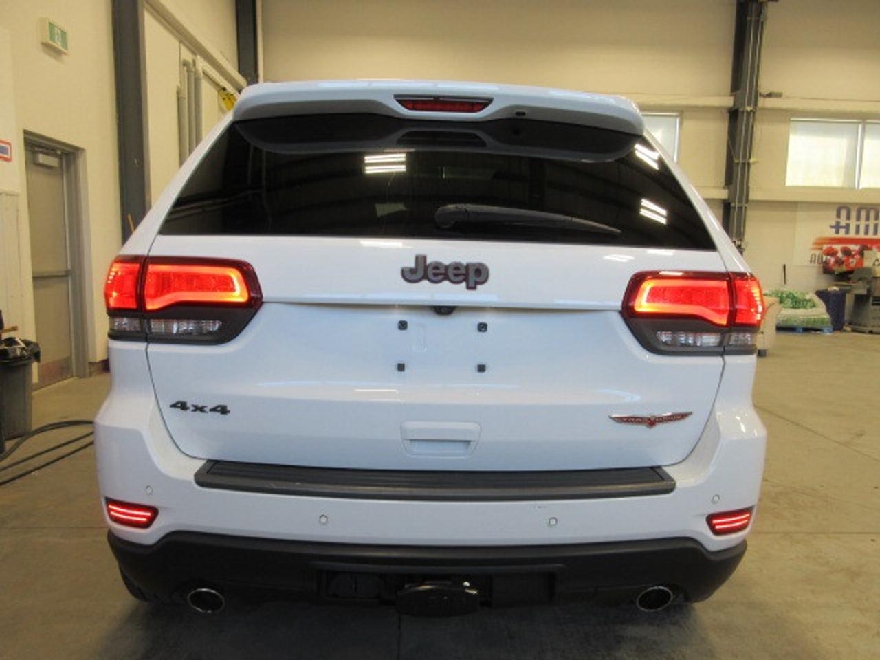 2017 Jeep Grand Cherokee TRAILHAWK 4X4, NAV, ROOF, HTD/COOLED SEATS, 160K! Photo