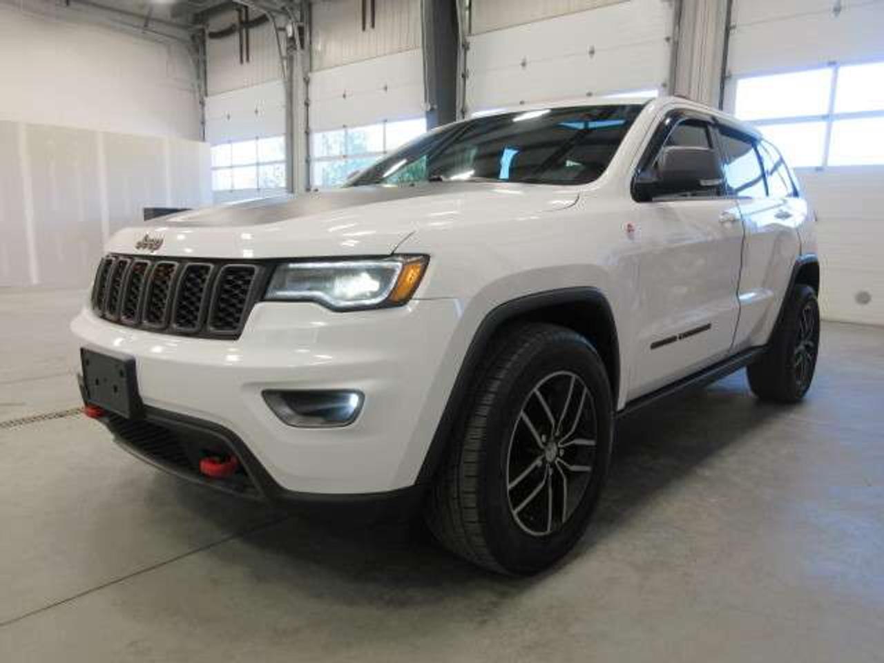 2017 Jeep Grand Cherokee TRAILHAWK 4X4, NAV, ROOF, HTD/COOLED SEATS, 160K! Photo3