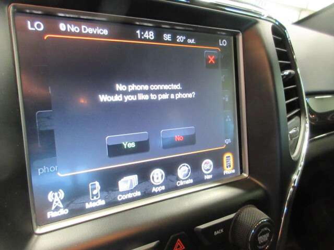 2017 Jeep Grand Cherokee TRAILHAWK 4X4, NAV, ROOF, HTD/COOLED SEATS, 160K! Photo