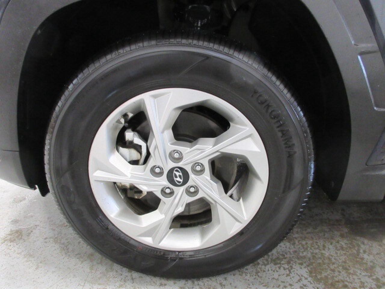 2024 Hyundai Tucson TREND AWD, NAV, ROOF, LEATHER, APPLE/ANDROID, 76K! Photo