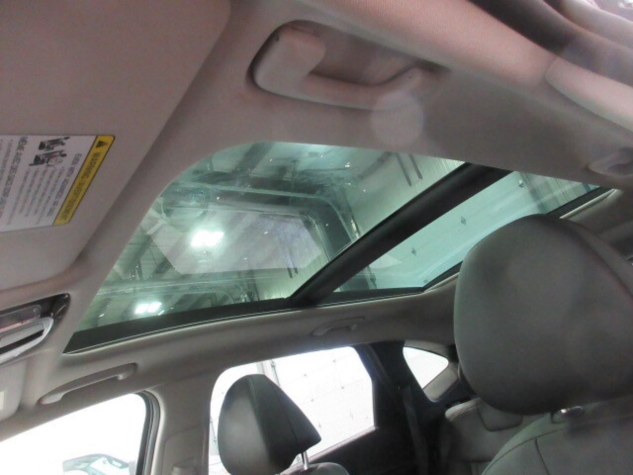 2024 Hyundai Tucson TREND AWD, NAV, ROOF, LEATHER, APPLE/ANDROID, 76K! Photo