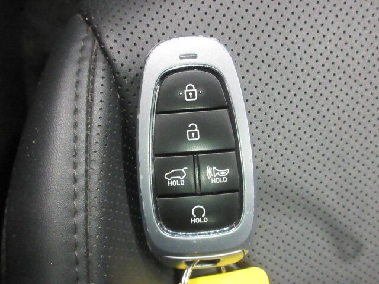 2024 Hyundai Tucson TREND AWD, NAV, ROOF, LEATHER, APPLE/ANDROID, 76K! Photo