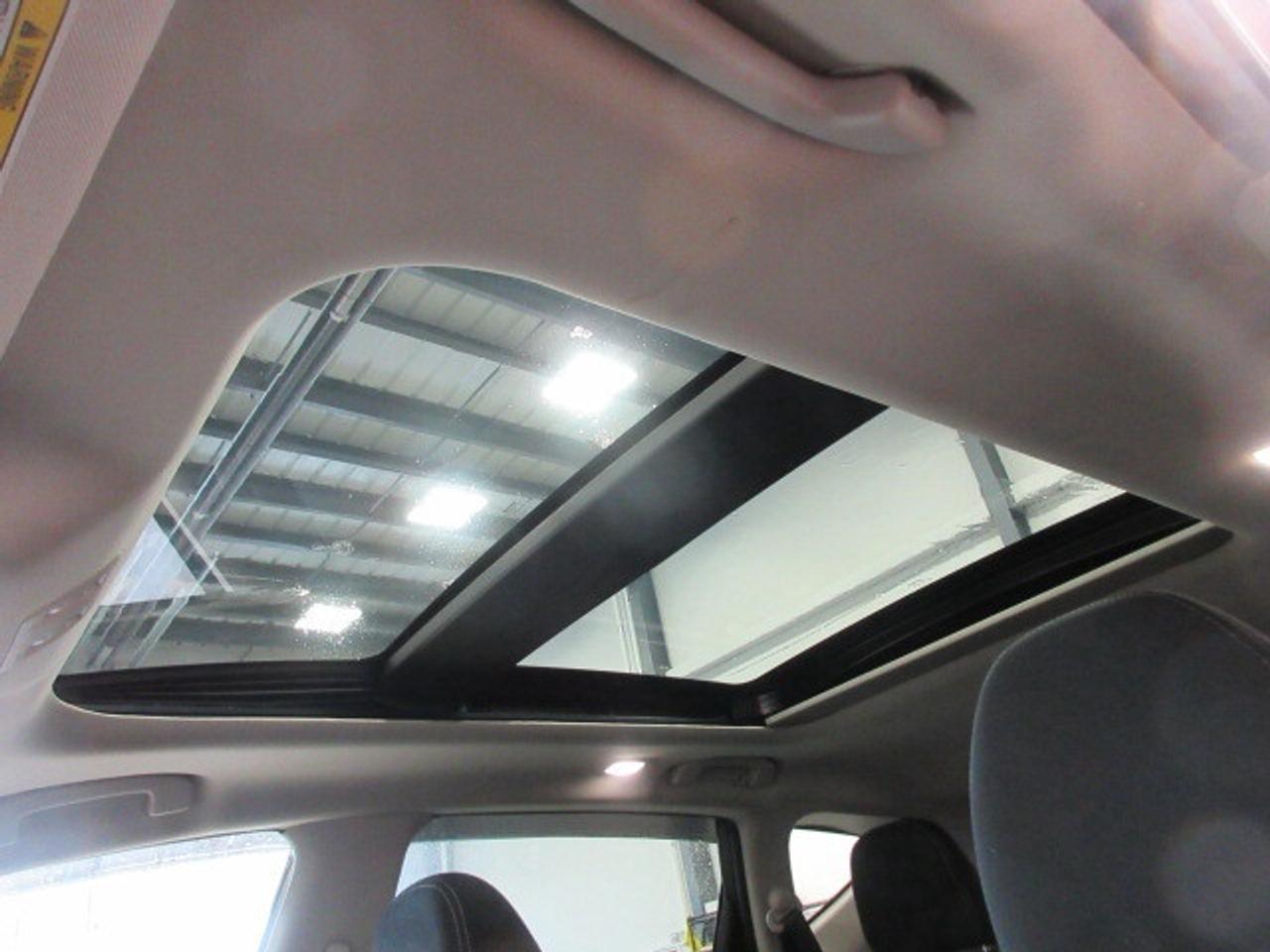 2019 Nissan Murano AWD SV TECH, NAV, ROOF, APPLE/ANDROID, 88K! Photo
