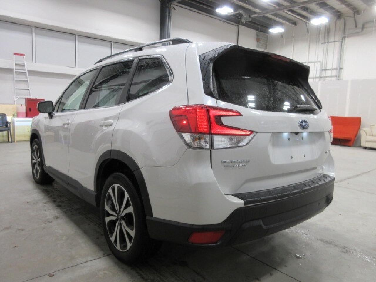 2021 Subaru Forester 2.5i LIMITED W/NAV, EYESIGHT, ROOF, LEATHER, 43K! Photo4