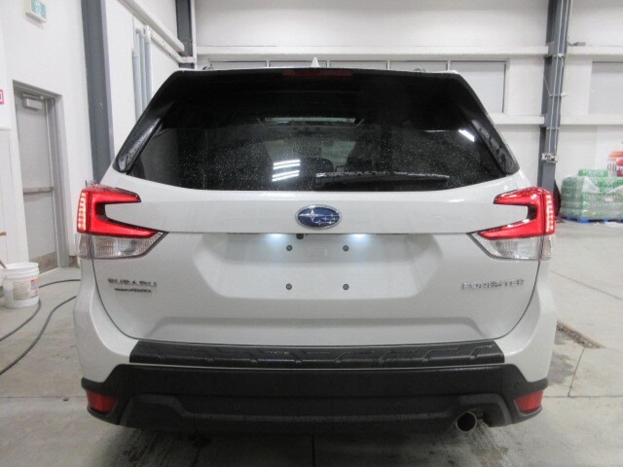 2021 Subaru Forester 2.5i LIMITED W/NAV, EYESIGHT, ROOF, LEATHER, 43K! Photo