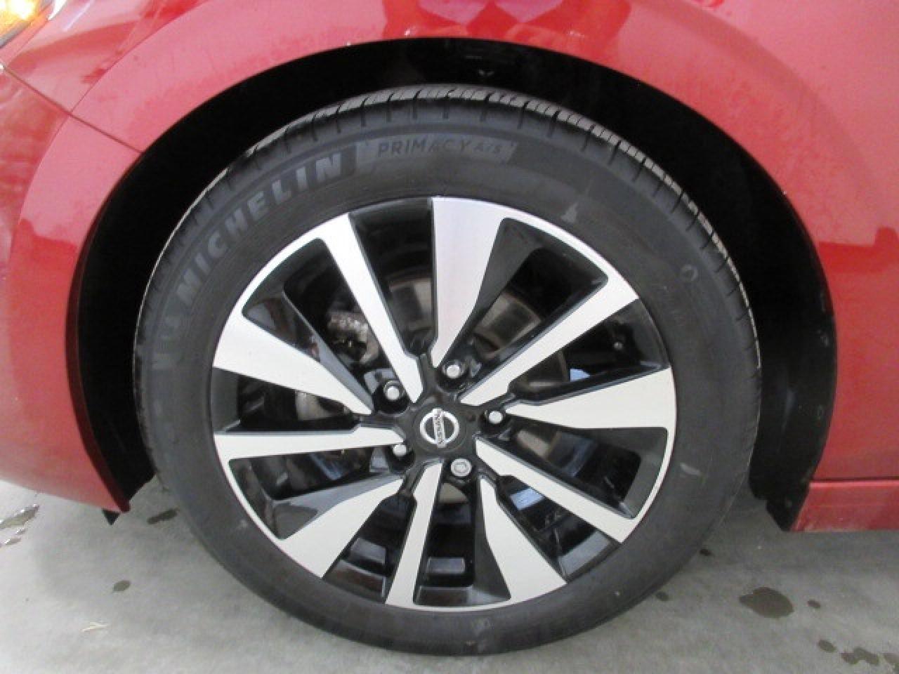 2023 Nissan Sentra SV, ROOF, HTD. SEATS, ALLOYS, APPLE/ANDROID, 11K! Photo