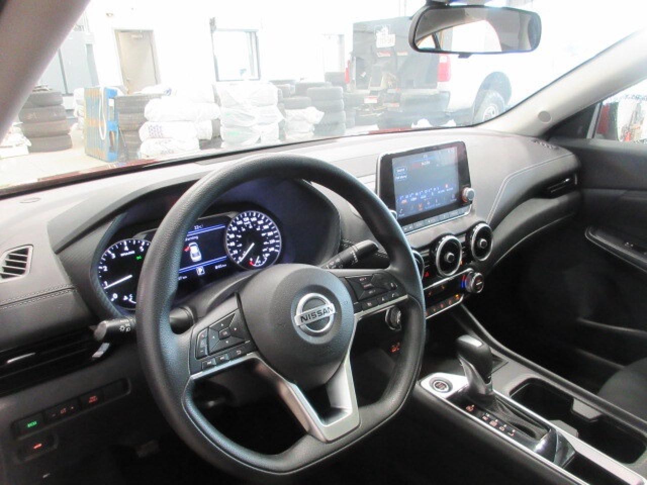 2023 Nissan Sentra SV, ROOF, HTD. SEATS, ALLOYS, APPLE/ANDROID, 11K! Photo