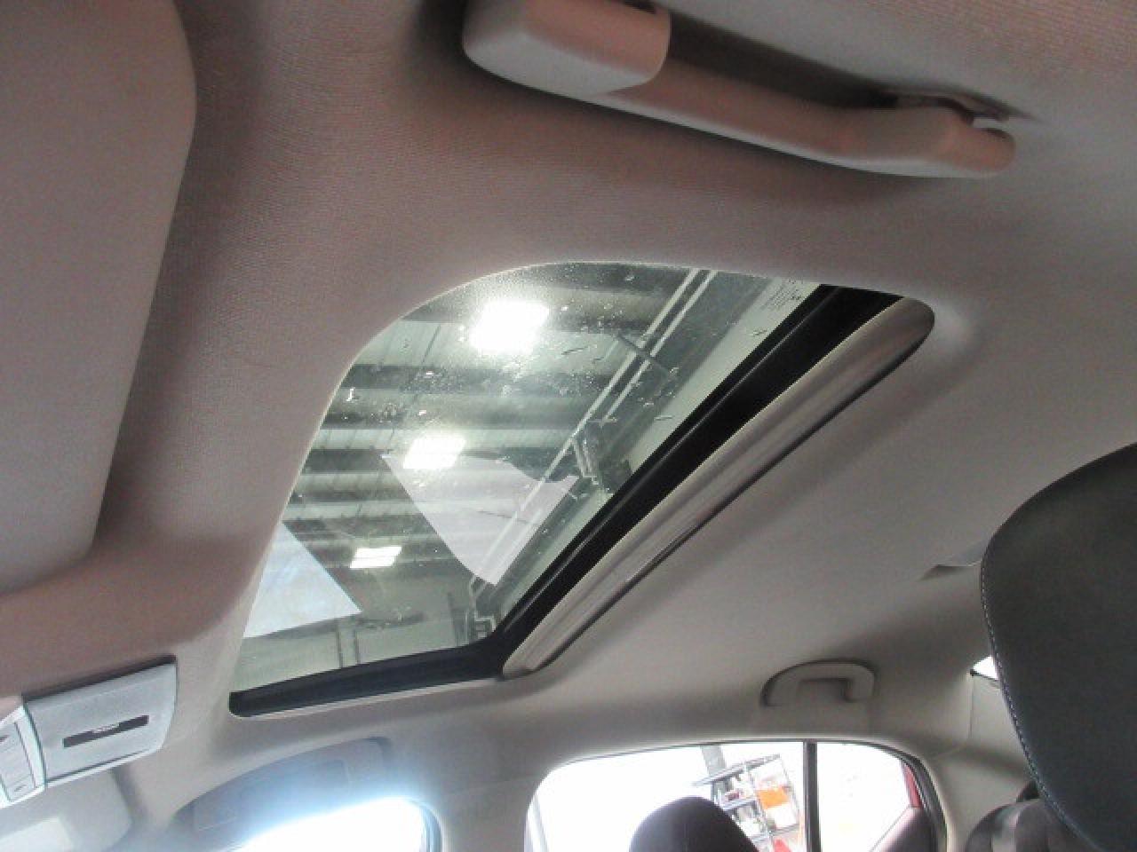 2023 Nissan Sentra SV, ROOF, HTD. SEATS, ALLOYS, APPLE/ANDROID, 11K! Photo