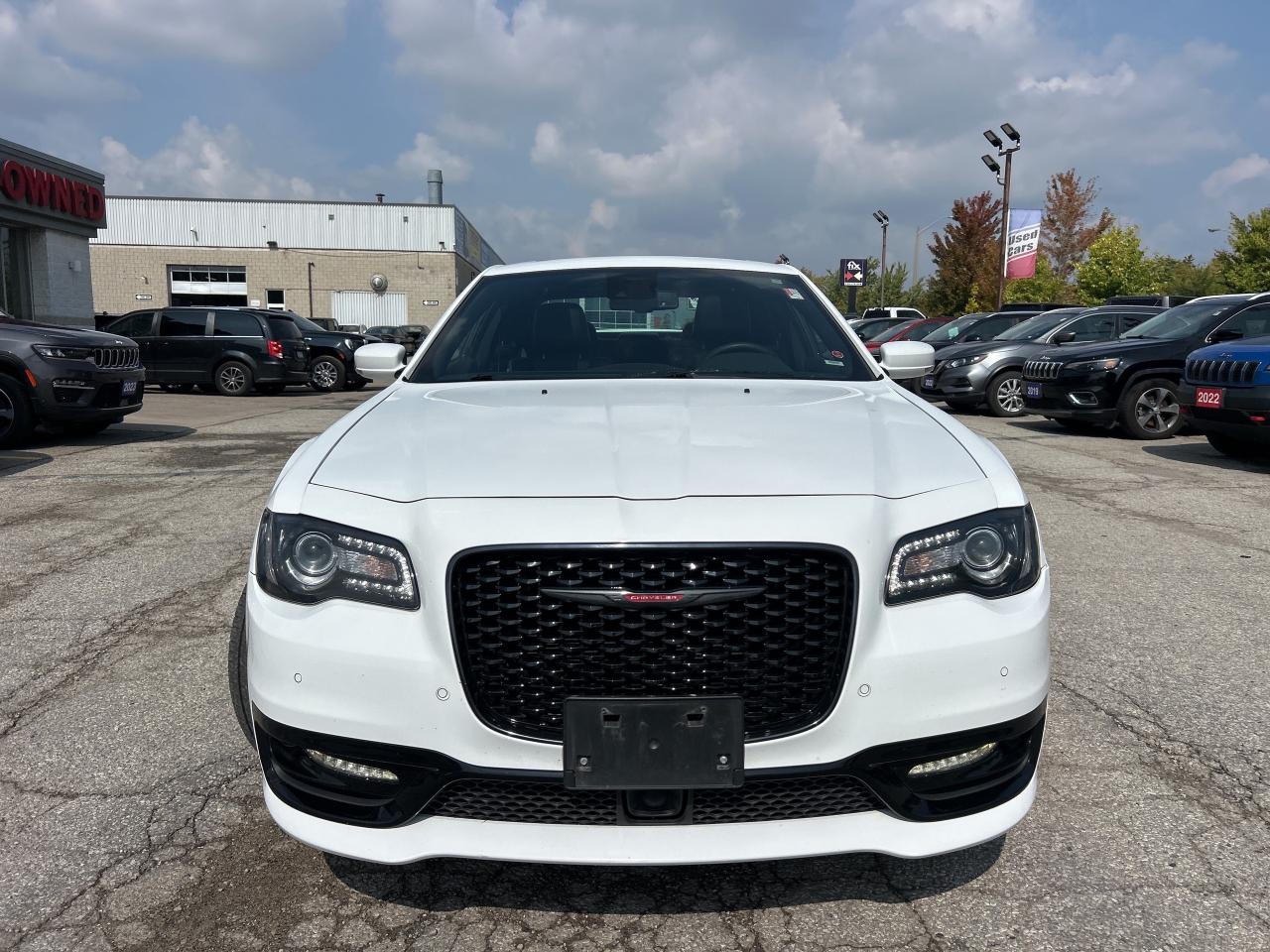 2023 Chrysler 300 AWD, Leather Seats, Cooled Seats, Safety Tec Grp. Photo