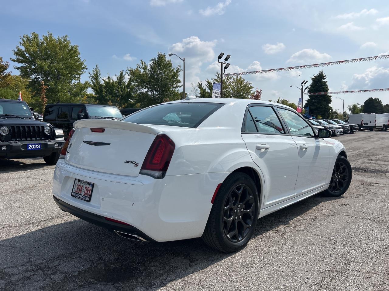 2023 Chrysler 300 AWD, Leather Seats, Cooled Seats, Safety Tec Grp. Photo4