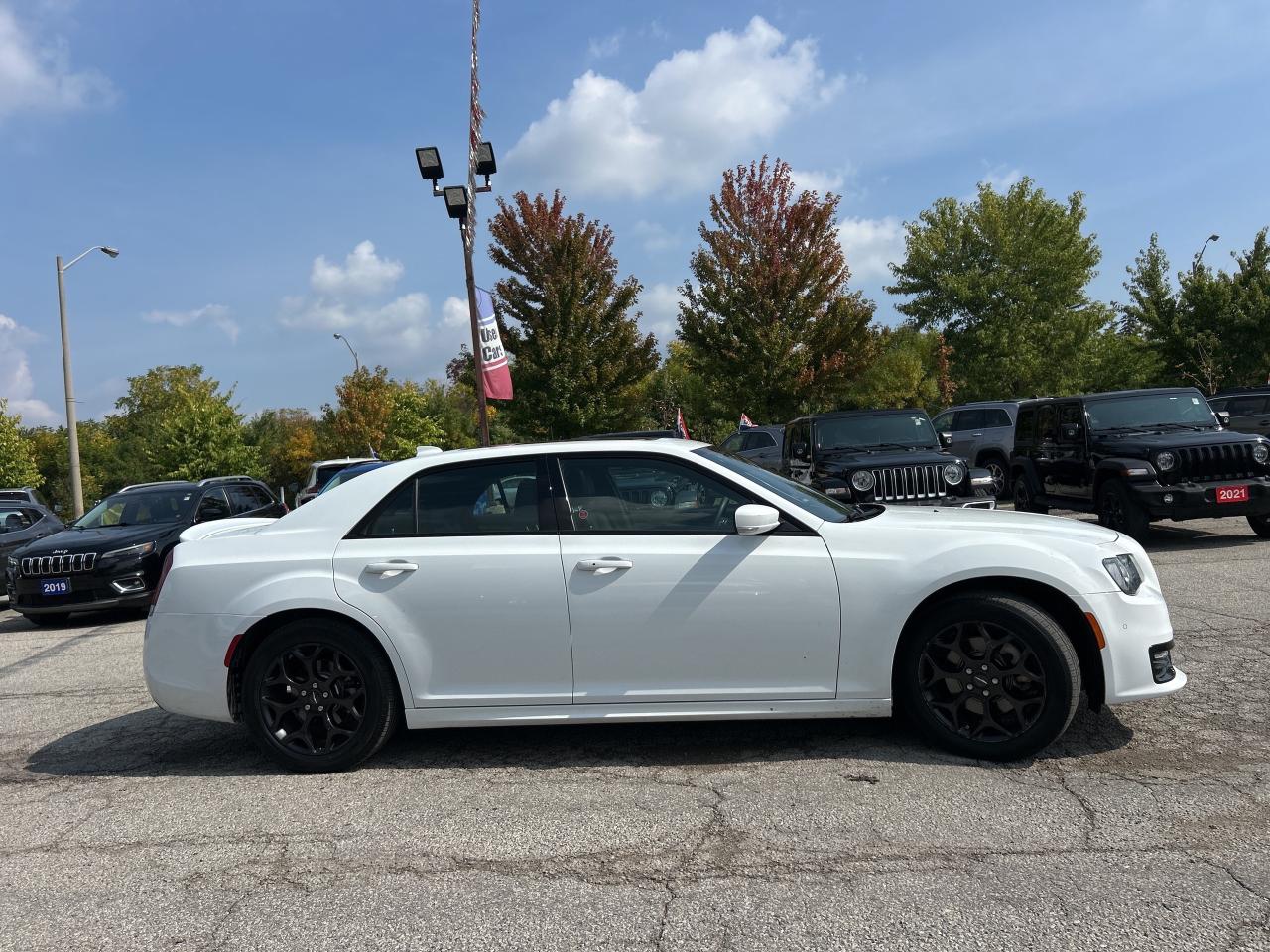 2023 Chrysler 300 AWD, Leather Seats, Cooled Seats, Safety Tec Grp. Photo