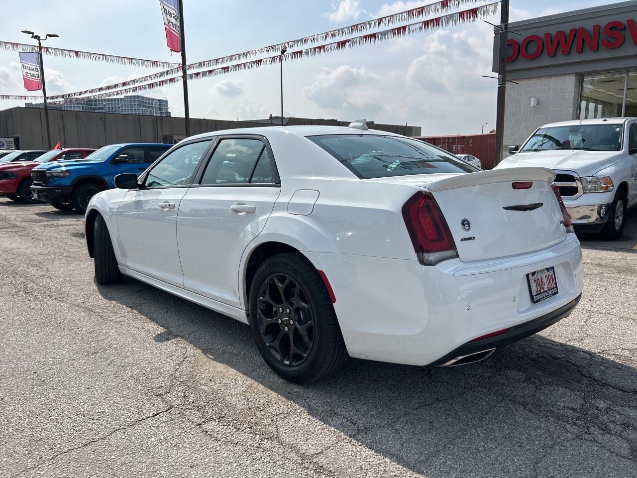 2023 Chrysler 300 AWD, Leather Seats, Cooled Seats, Safety Tec Grp. Photo