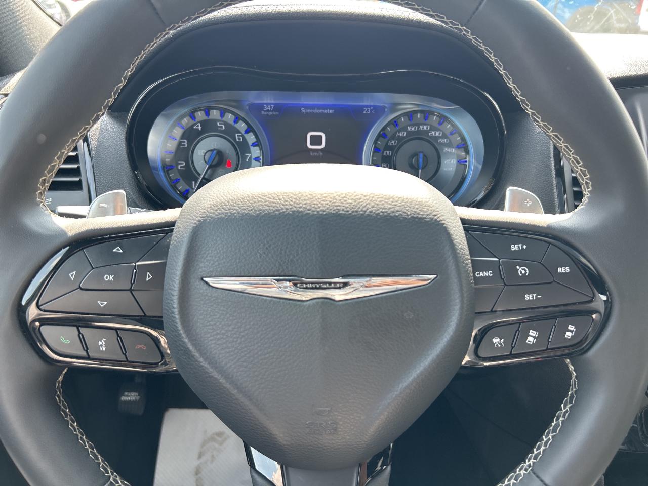 2023 Chrysler 300 AWD, Leather Seats, Cooled Seats, Safety Tec Grp. Photo