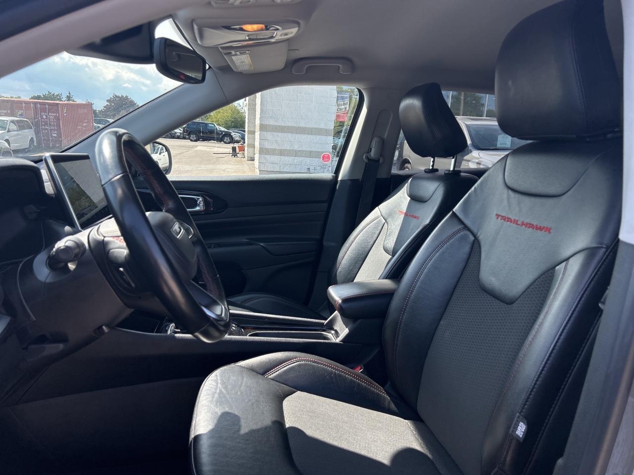 2022 Jeep Compass Trailhawk w/Park Assist, Blind Spot Alert, CarPlay Photo