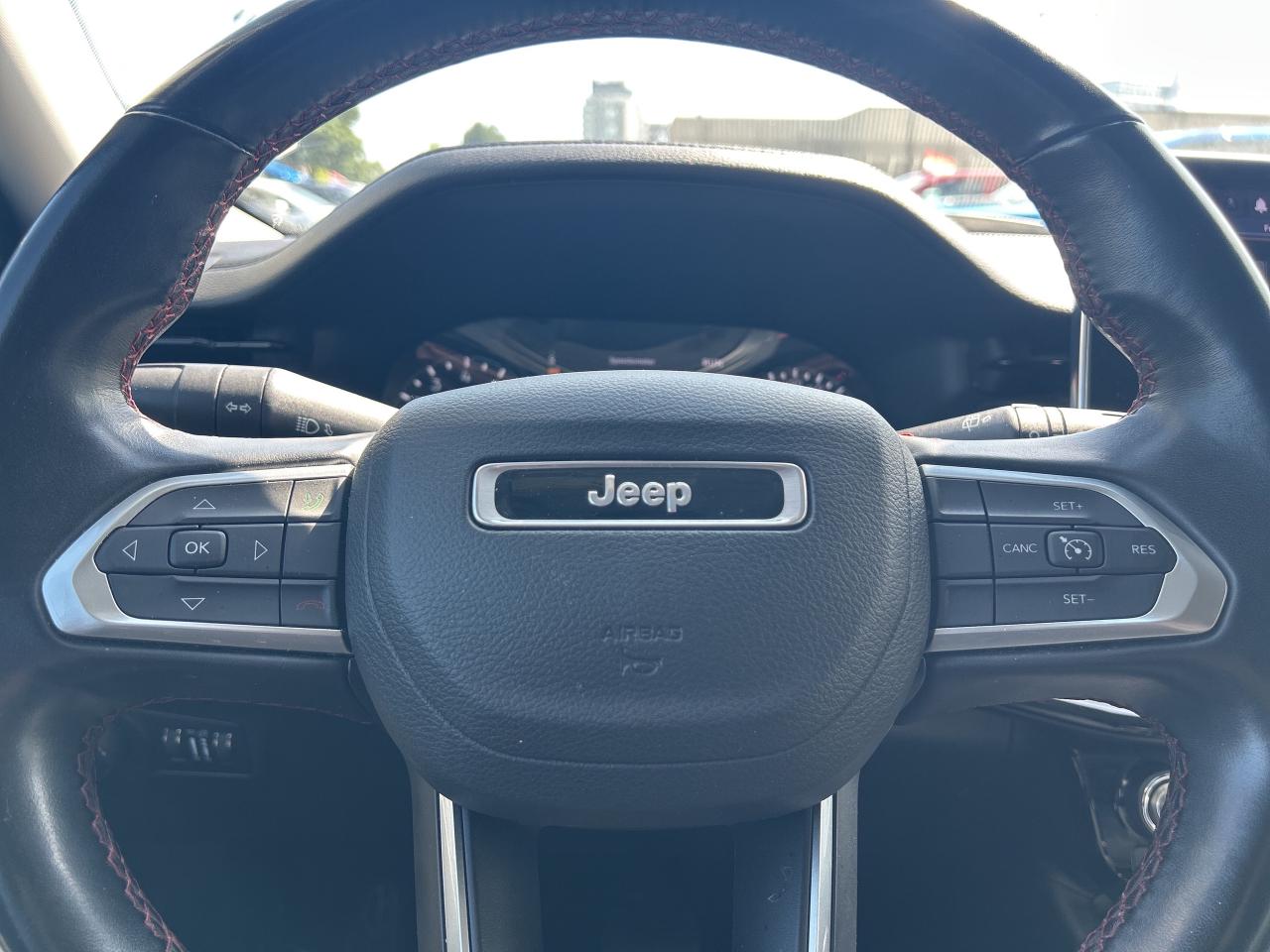 2022 Jeep Compass Trailhawk w/Park Assist, Blind Spot Alert, CarPlay Photo