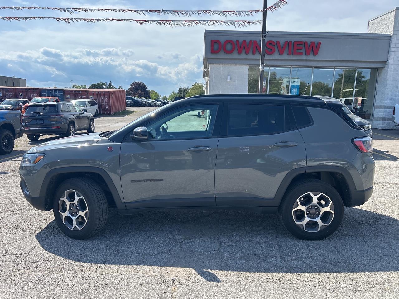 2022 Jeep Compass Trailhawk w/Park Assist, Blind Spot Alert, CarPlay Photo2