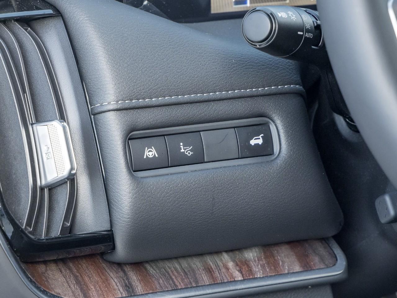 2025 Nissan Armada Platinum Reserve Photo