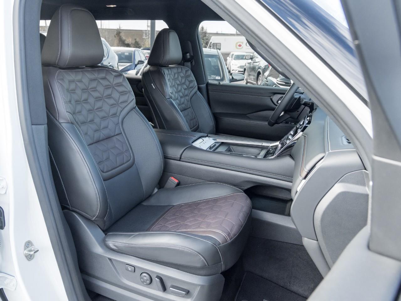 2025 Nissan Armada Platinum Reserve Photo