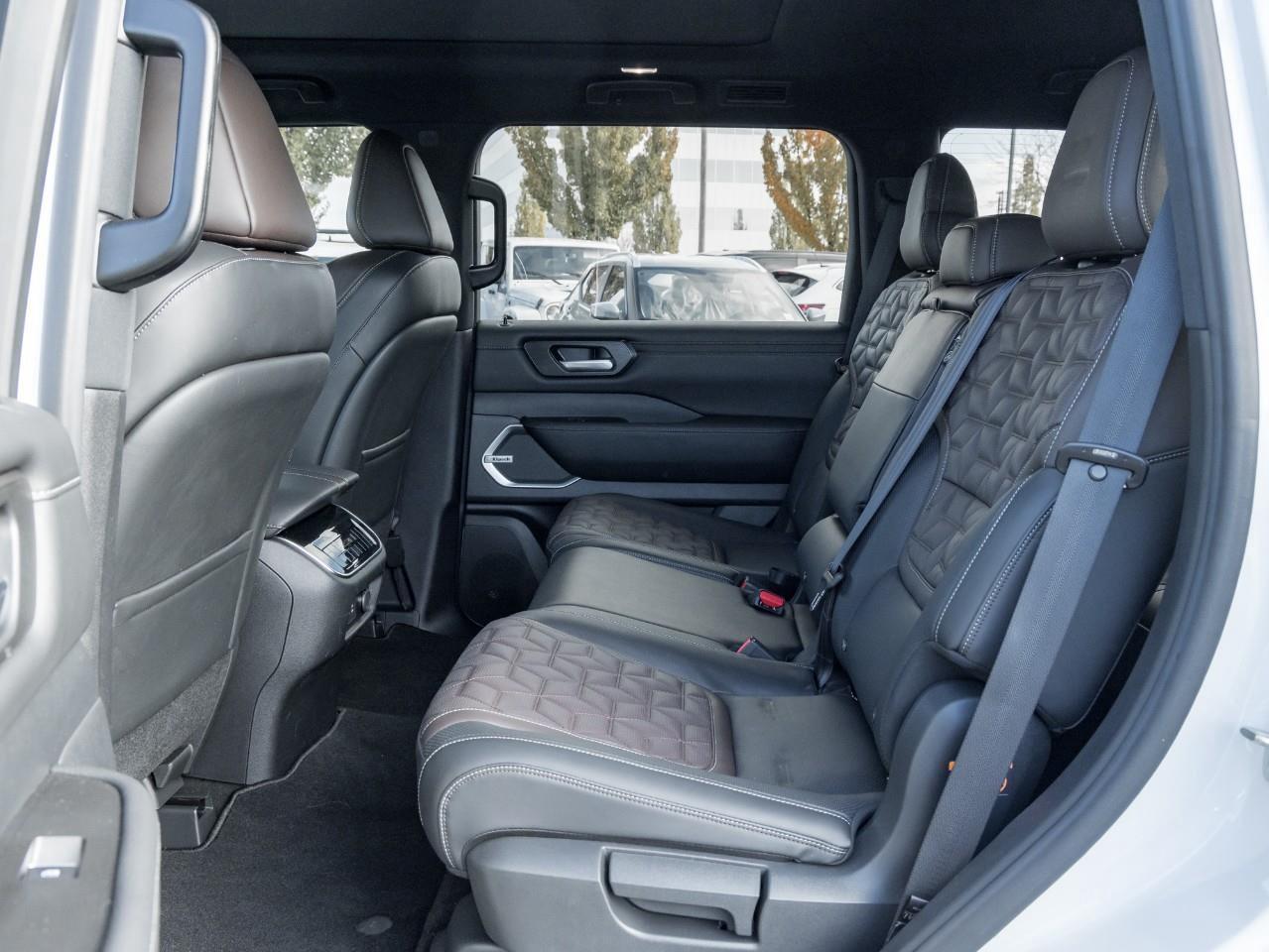 2025 Nissan Armada Platinum Reserve Photo