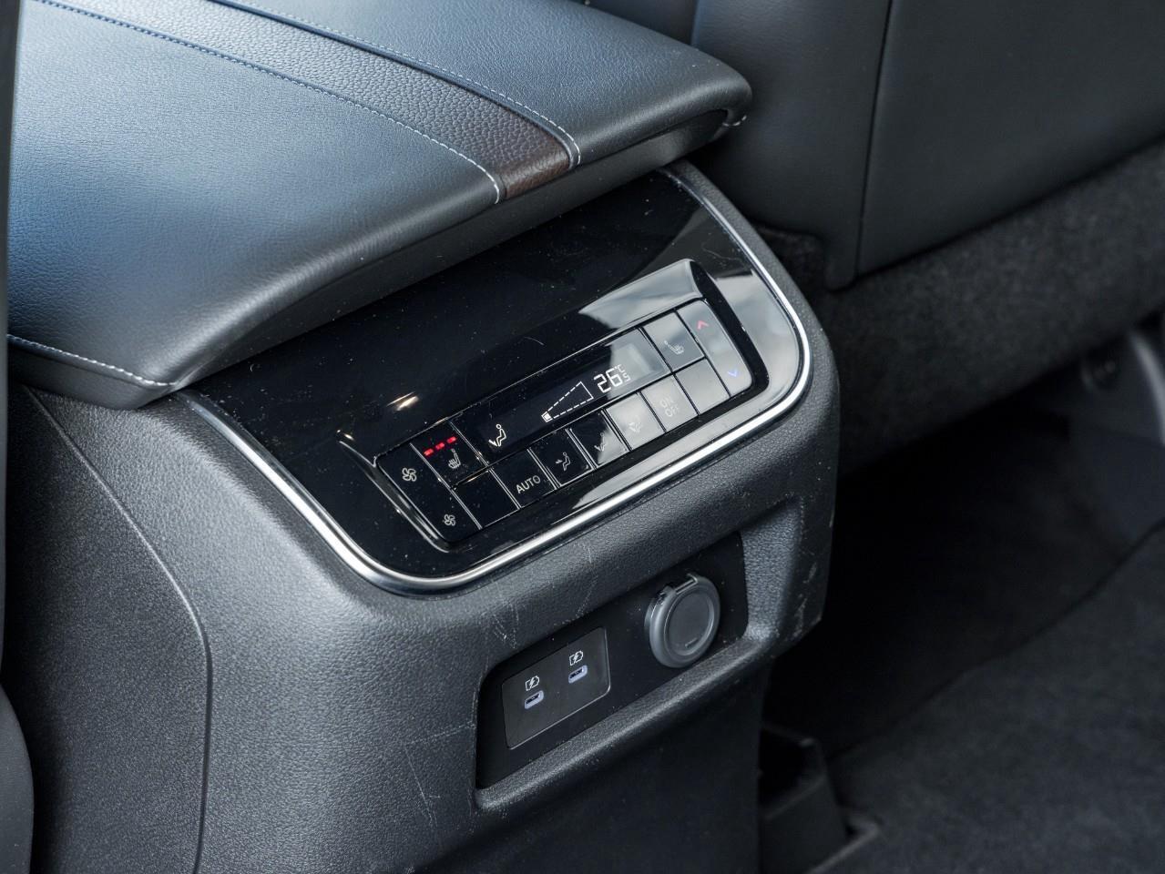 2025 Nissan Armada Platinum Reserve Photo