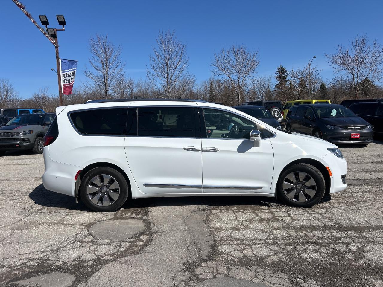 2020 Chrysler Pacifica Hybrid Limited w/Sunroof, Safety Pkg, 20 Spkrs, DVD Photo