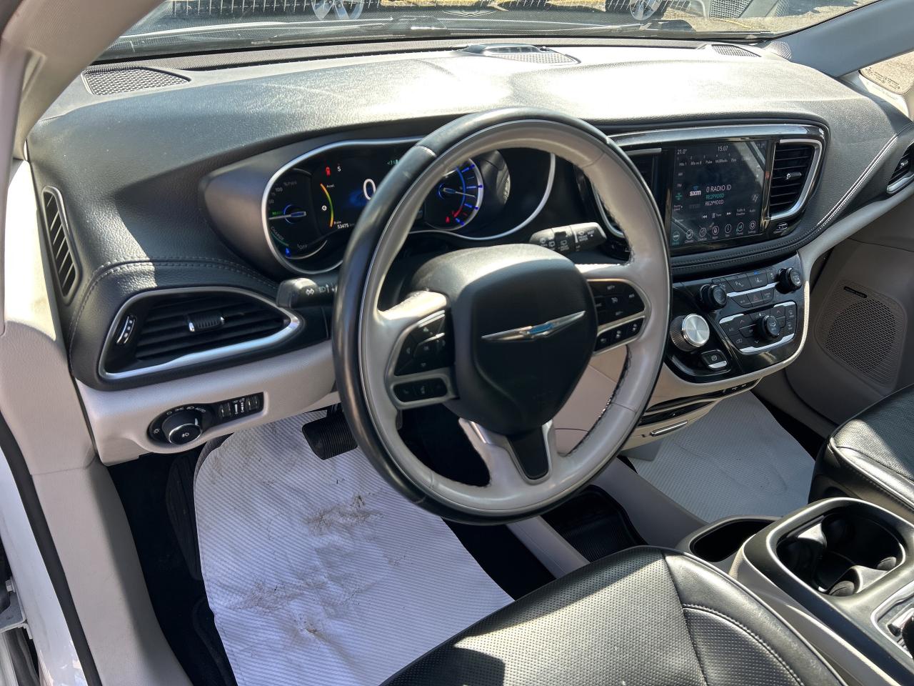 2020 Chrysler Pacifica Hybrid Limited w/Sunroof, Safety Pkg, 20 Spkrs, DVD Photo