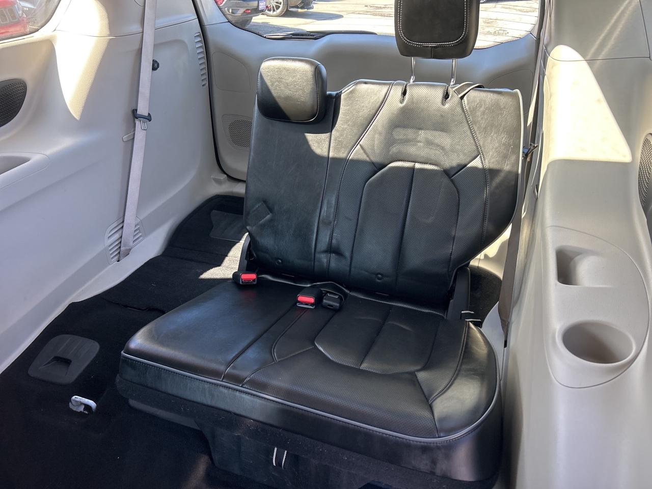 2020 Chrysler Pacifica Hybrid Limited w/Sunroof, Safety Pkg, 20 Spkrs, DVD Photo