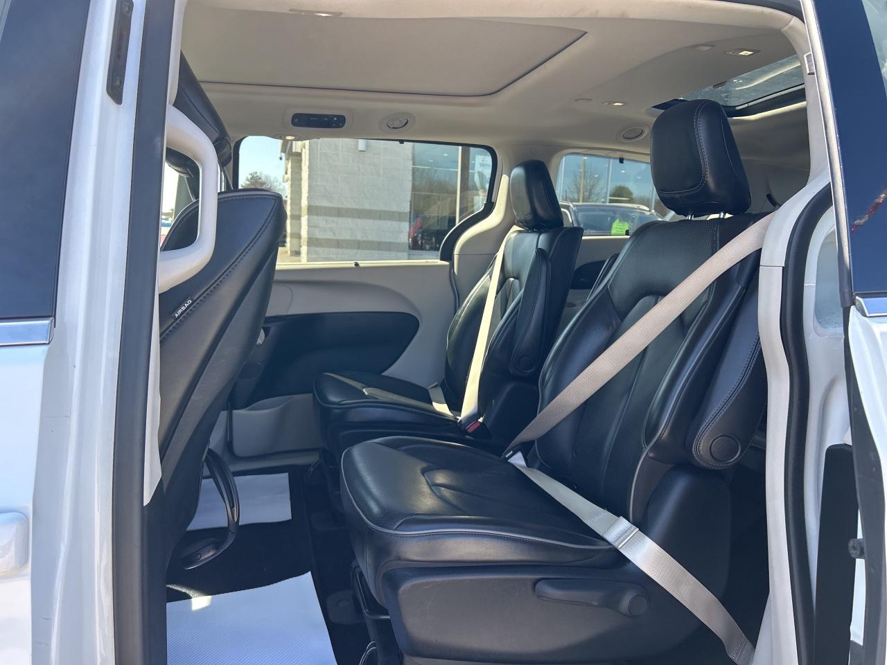 2020 Chrysler Pacifica Hybrid Limited w/Sunroof, Safety Pkg, 20 Spkrs, DVD Photo