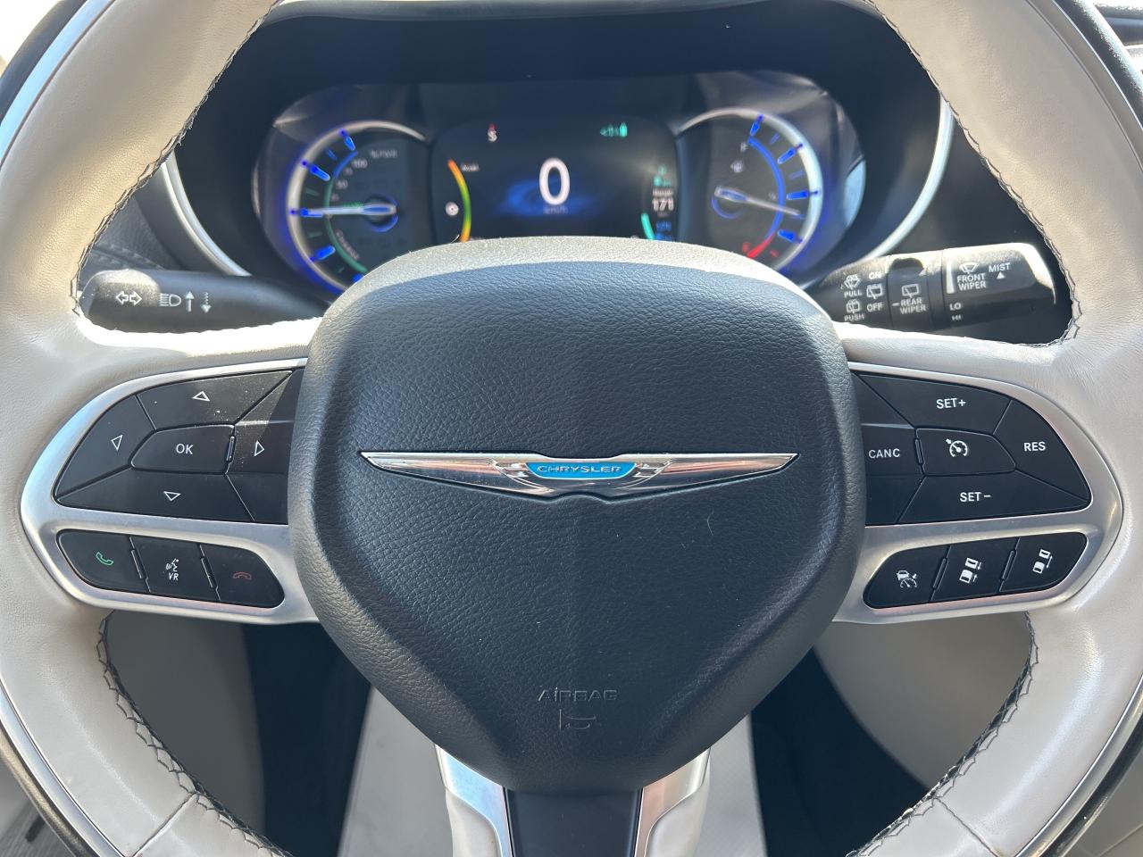 2020 Chrysler Pacifica Hybrid Limited w/Sunroof, Safety Pkg, 20 Spkrs, DVD Photo