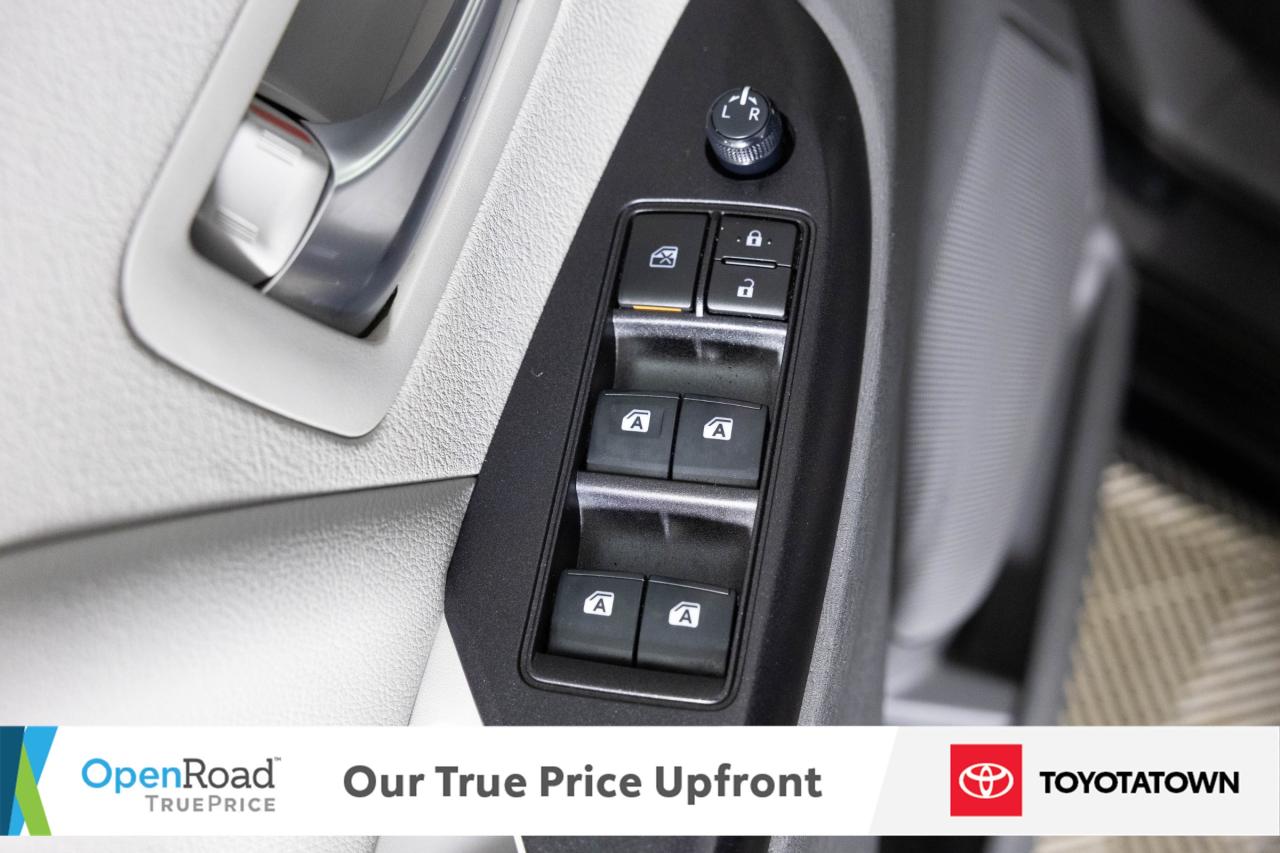 2020 Toyota Sienna LE! ACCIDENT FREE! ELIGIBLE FOR OPEN ROAD LEASING! Photo