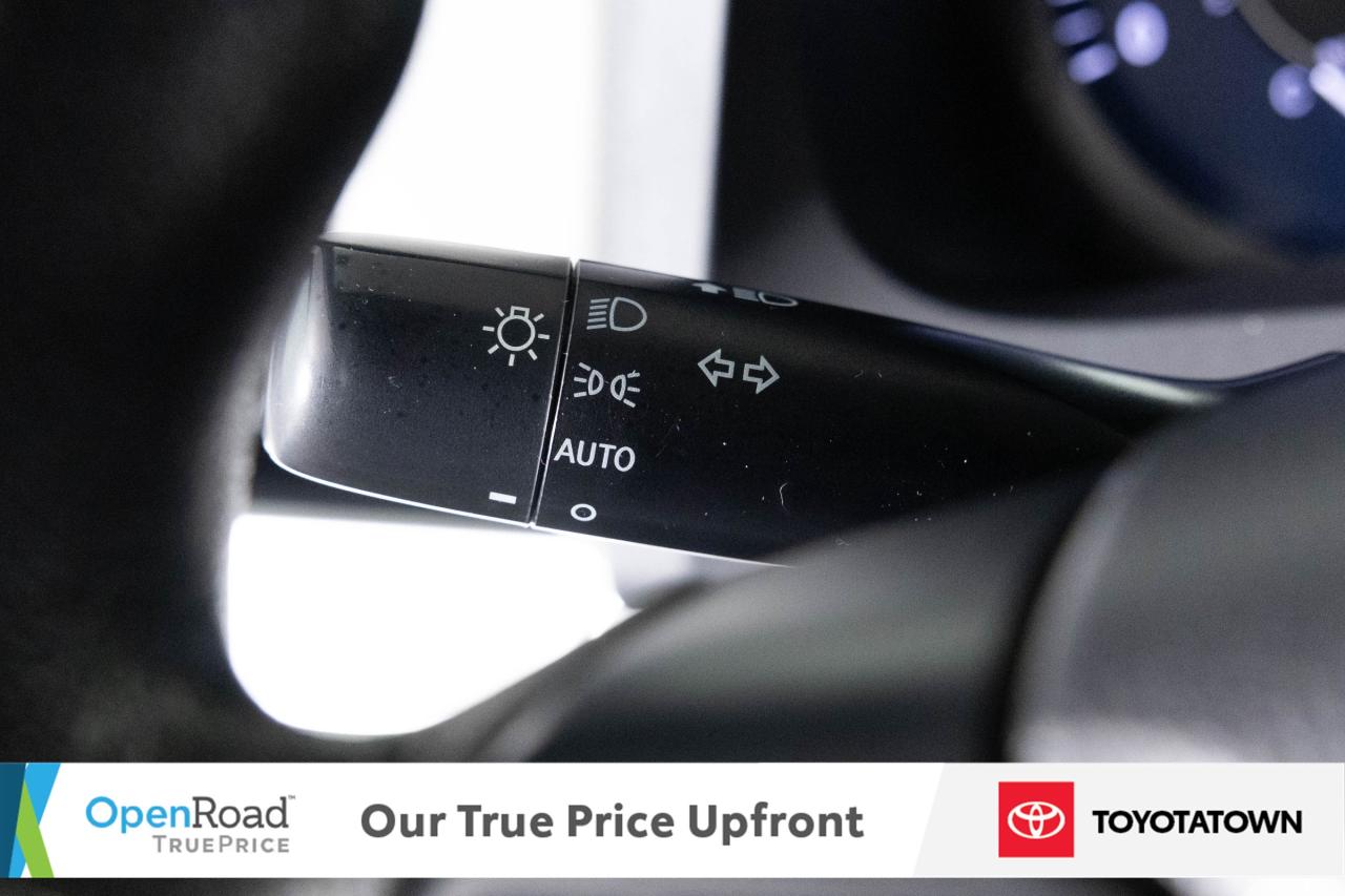 2020 Toyota Sienna LE! ACCIDENT FREE! ELIGIBLE FOR OPEN ROAD LEASING! Photo