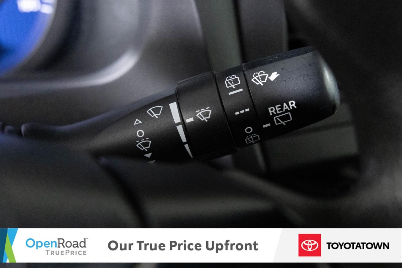 2020 Toyota Sienna LE! ACCIDENT FREE! ELIGIBLE FOR OPEN ROAD LEASING! Photo