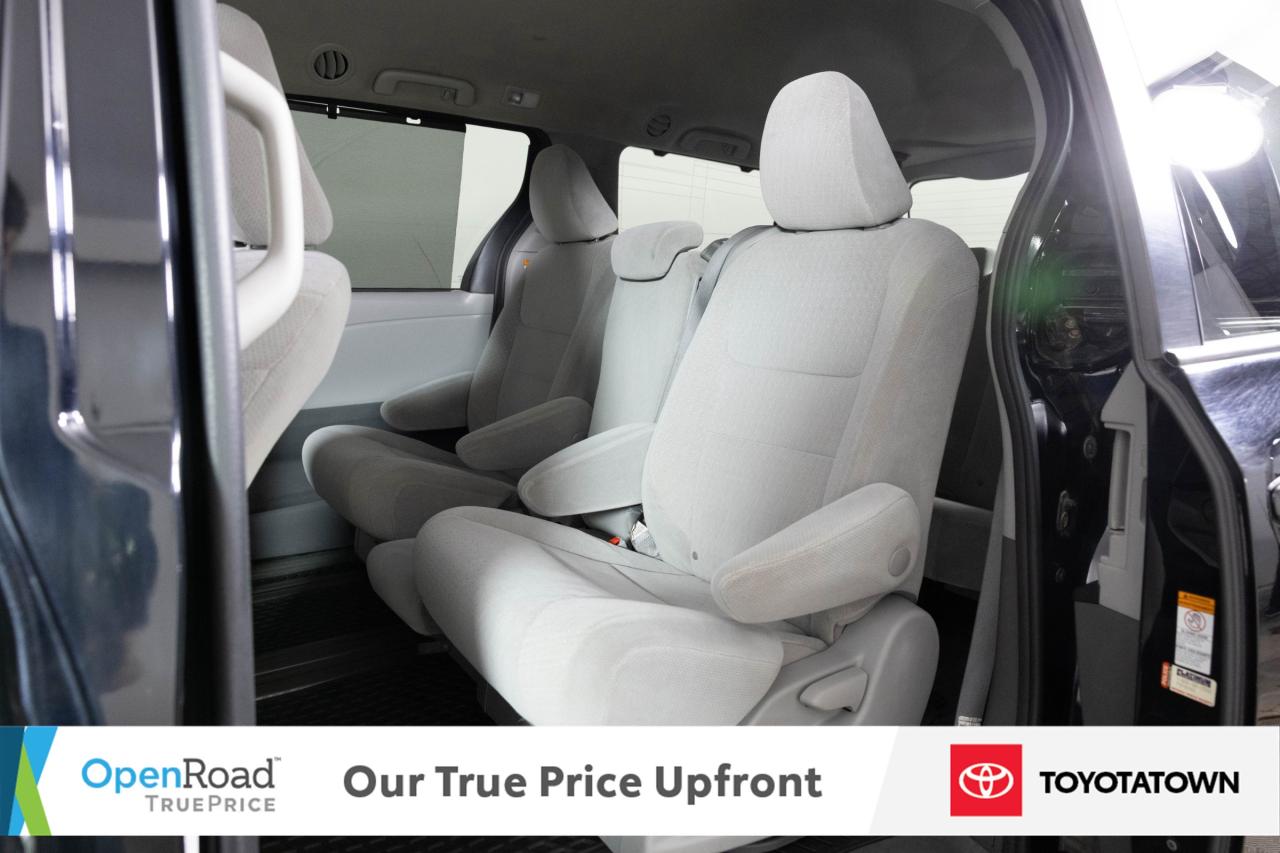 2020 Toyota Sienna LE! ACCIDENT FREE! ELIGIBLE FOR OPEN ROAD LEASING! Photo