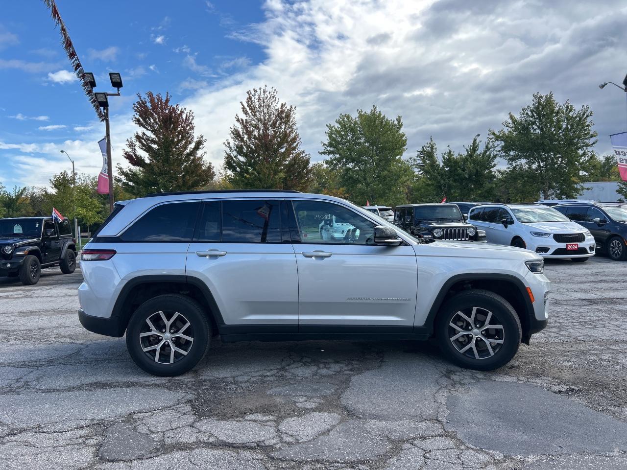 2024 Jeep Grand Cherokee Limited 4x4 w/NAV, Leather, Adaptive Cruise Photo3