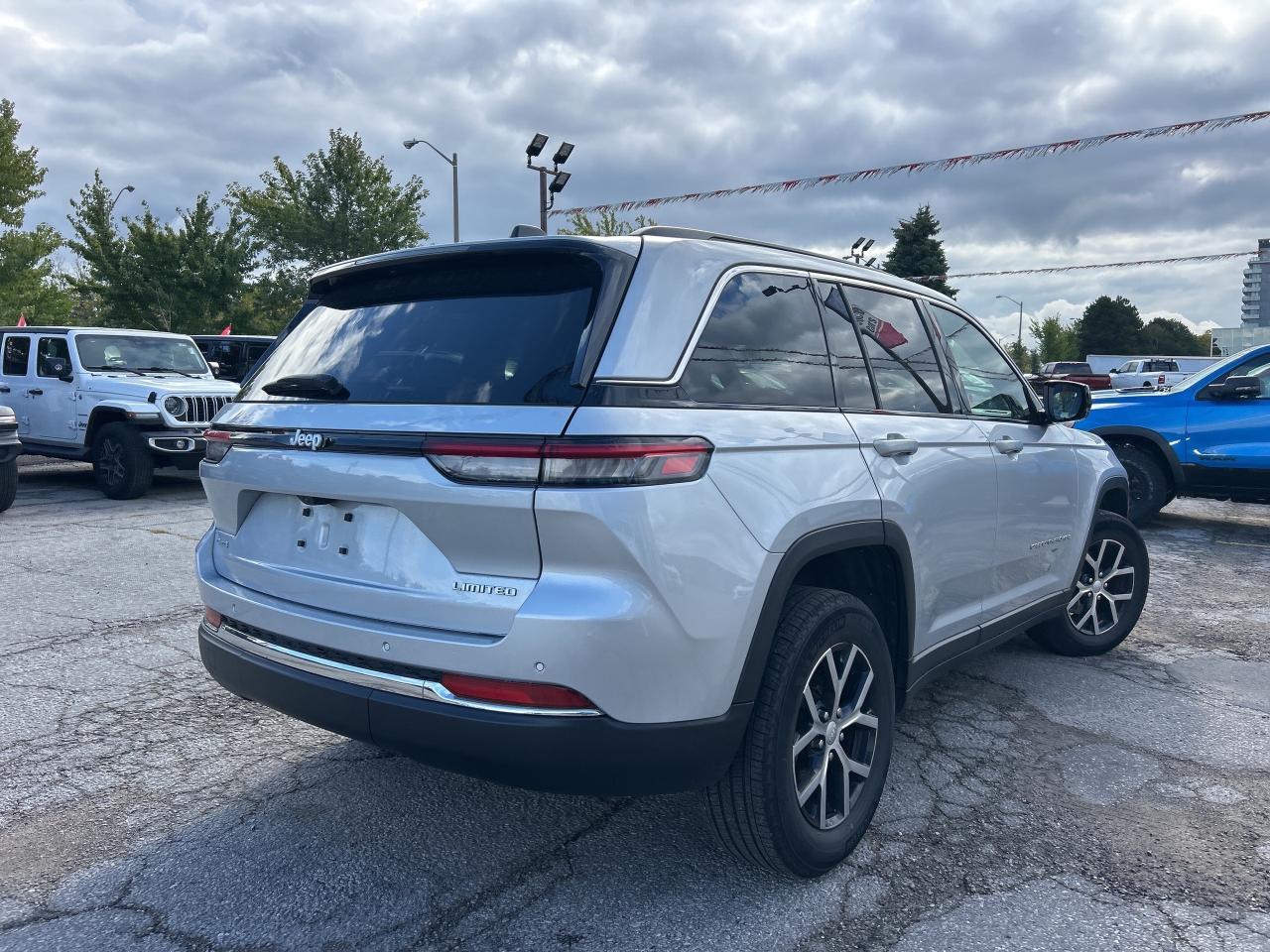 2024 Jeep Grand Cherokee Limited 4x4 w/NAV, Leather, Adaptive Cruise Photo4