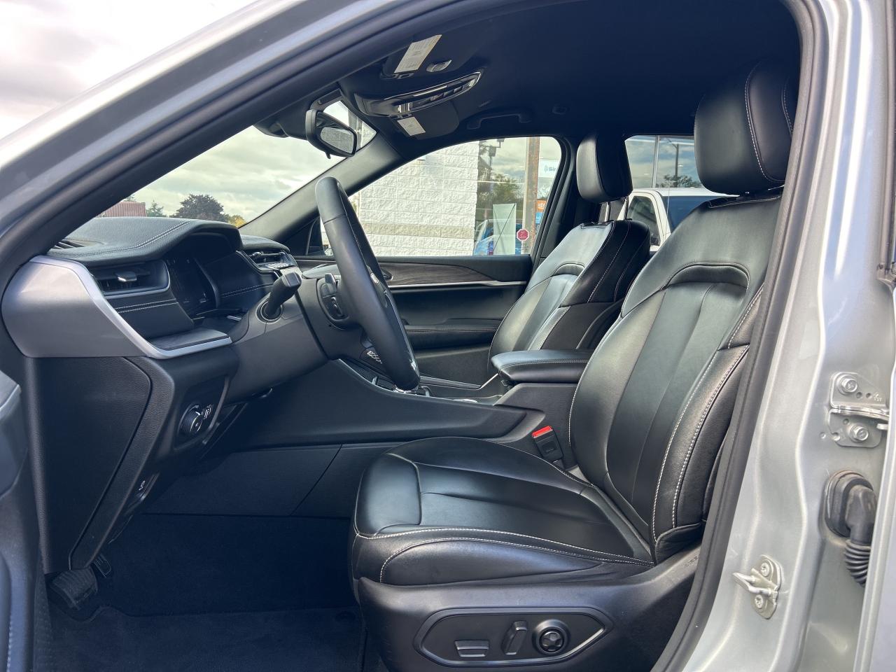 2024 Jeep Grand Cherokee Limited 4x4 w/NAV, Leather, Adaptive Cruise Photo