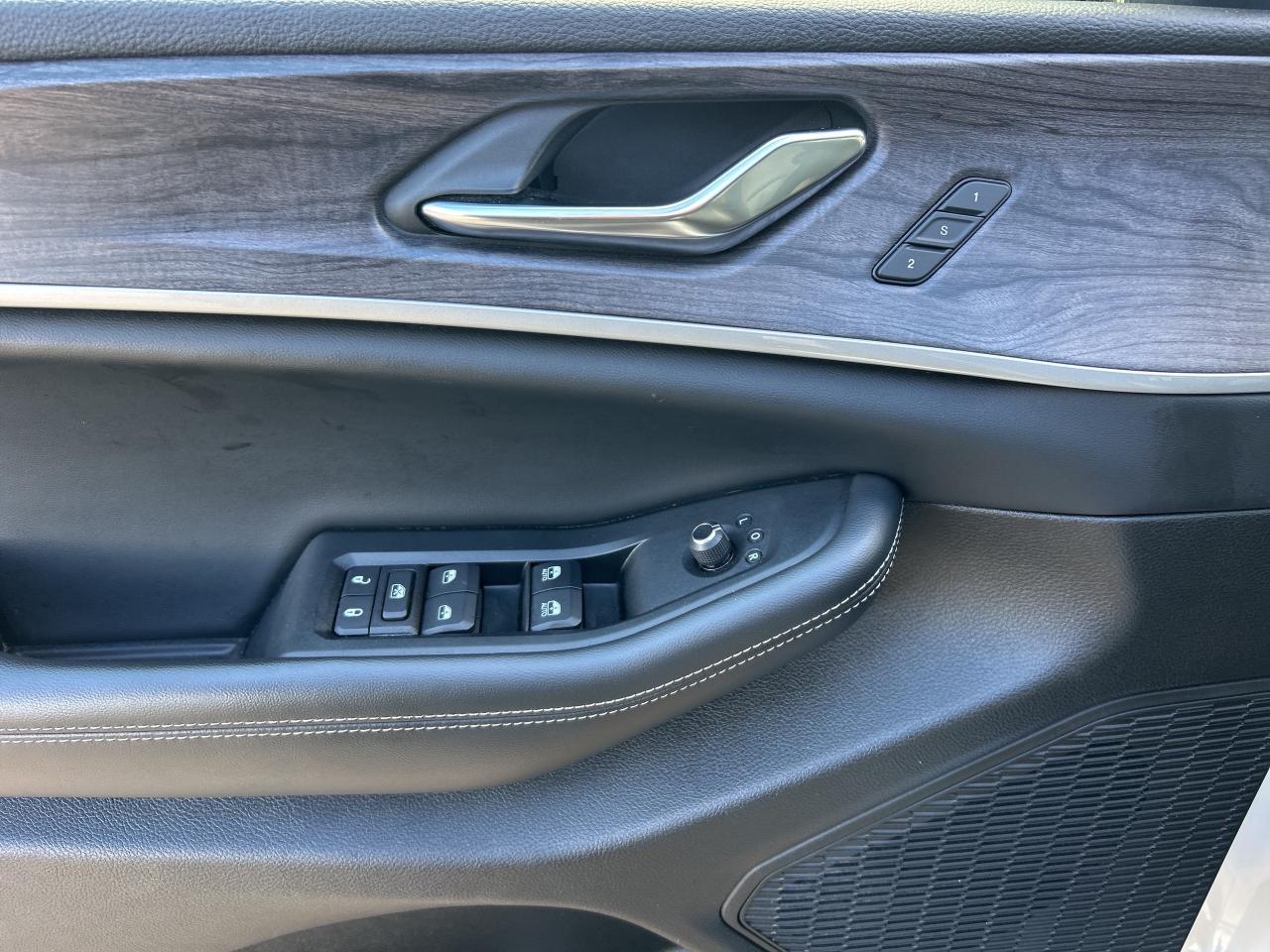 2024 Jeep Grand Cherokee Limited 4x4 w/NAV, Leather, Adaptive Cruise Photo