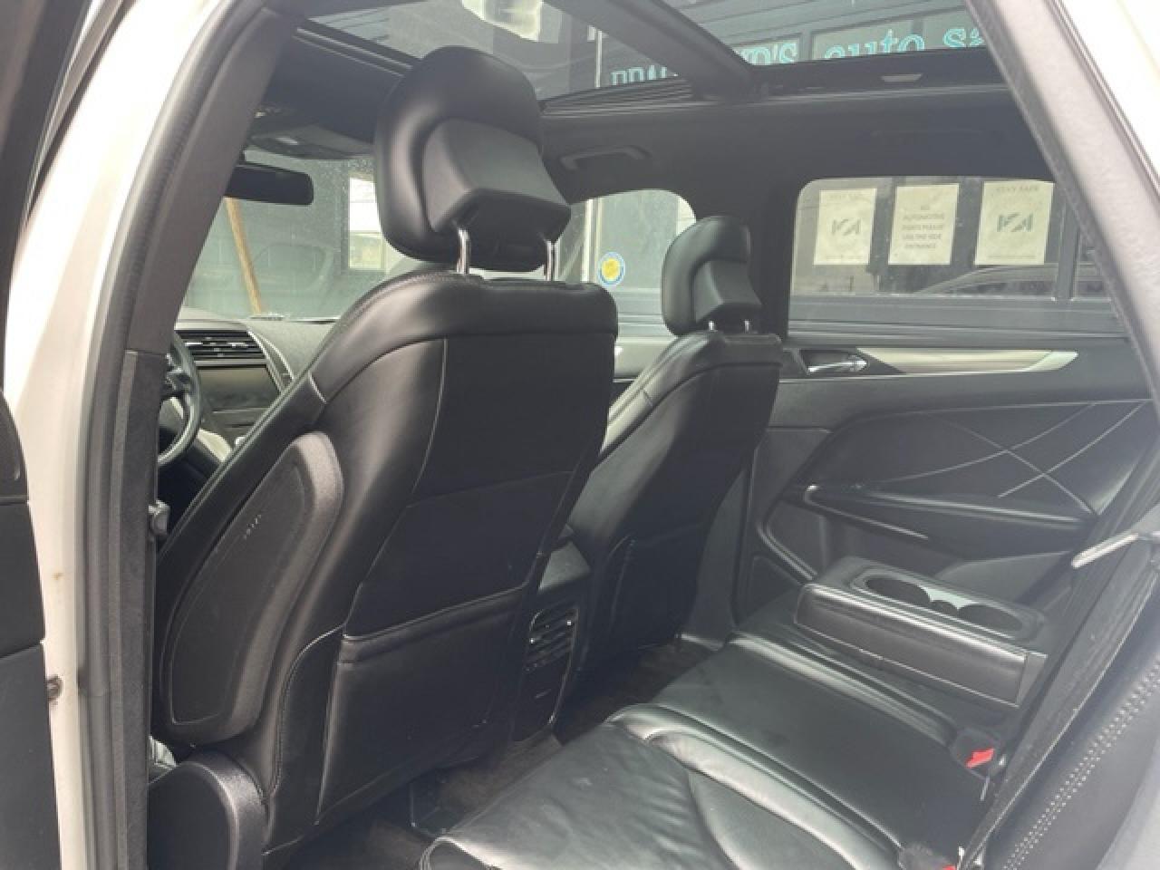 2015 Lincoln MKC AWD, PANO ROOF, NAVIGATION, AFFORDABLE ELEGANCE!! Photo3