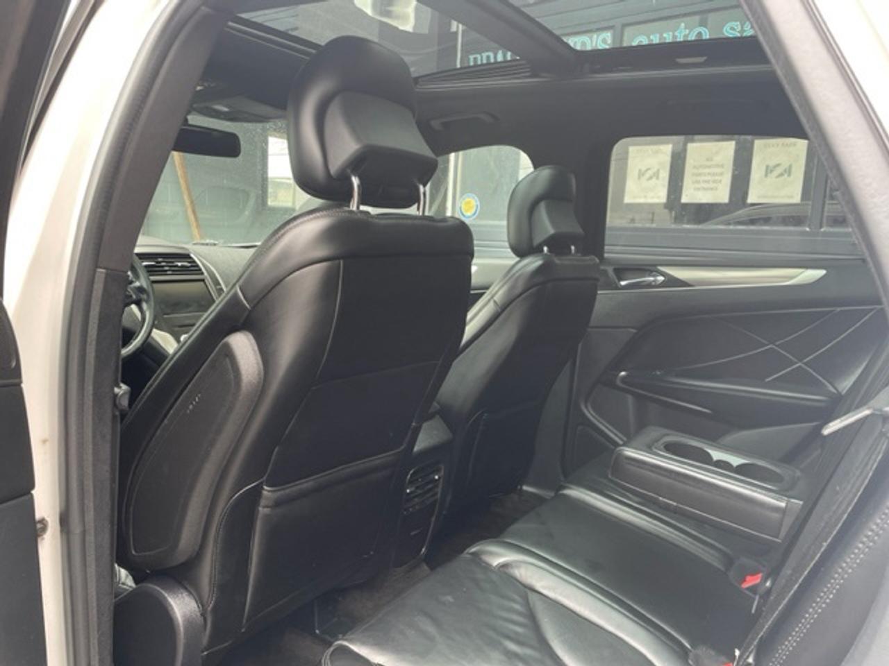 2015 Lincoln MKC AWD, PANO ROOF, NAVIGATION, AFFORDABLE ELEGANCE!! Photo